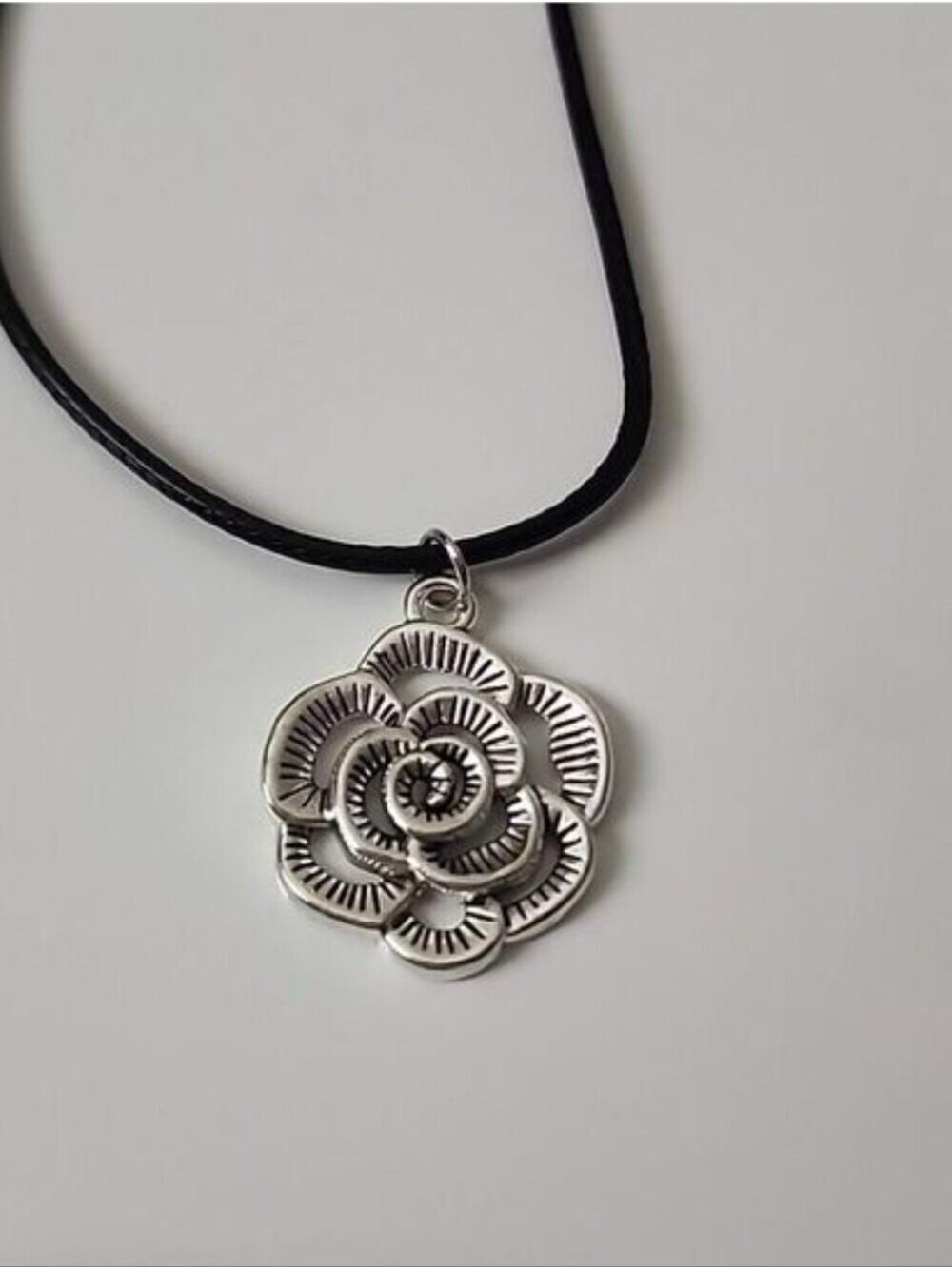 Hippie FLOWER  Necklace  Zinc alloy